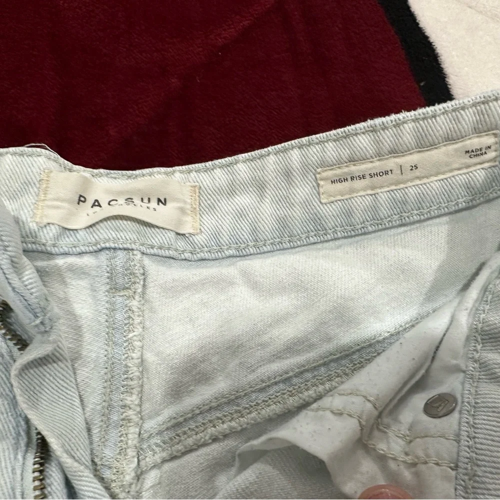 Shorts - Picture 3 of 4